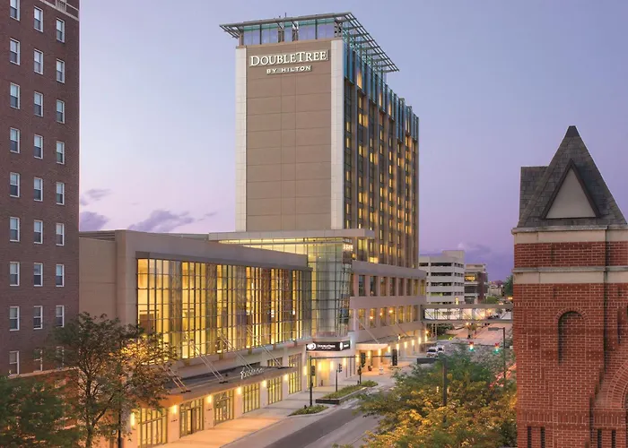 Cedar Rapids hotels near National Czech And Slovak Museum And Library