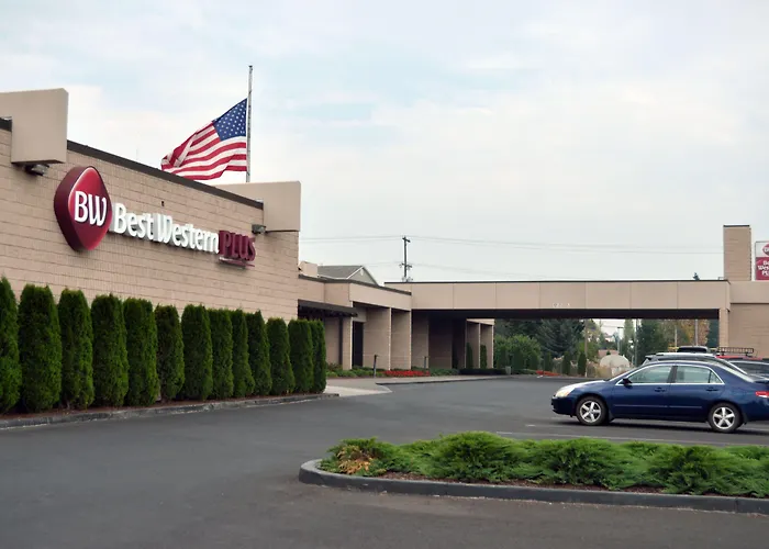 Moscow hotels near Hamilton-Lowe Aquatics Center