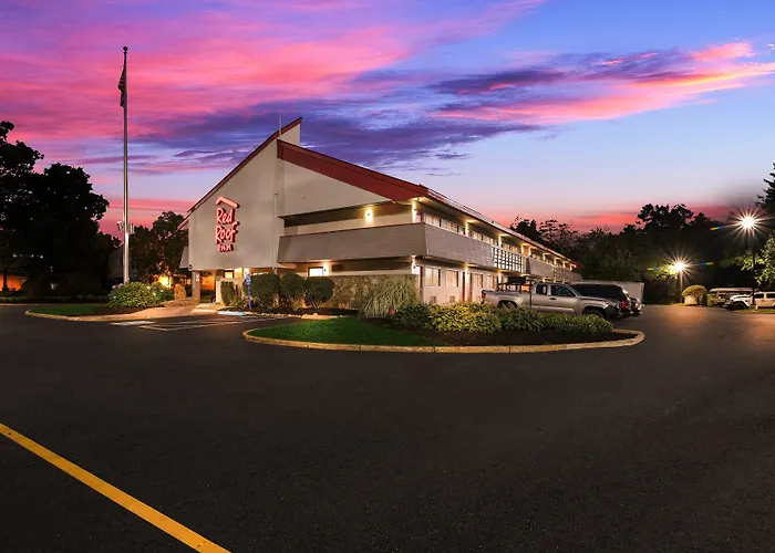Salem hotels near Canobie Lake Park