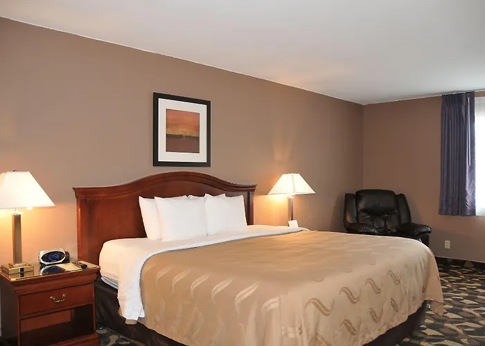 Pullman hotels near Wawawai County Park
