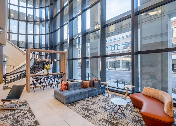 Toledo hotels near Toledo Zoo