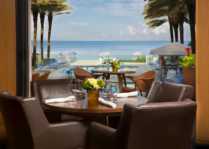 Naples hotels near Naples Zoo at Caribbean Gardens