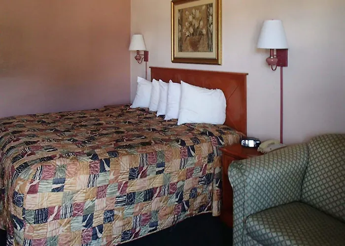 Leesburg hotels near Venetian Gardens Park