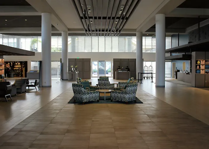 Long Beach hotels near Aquarium of the Pacific