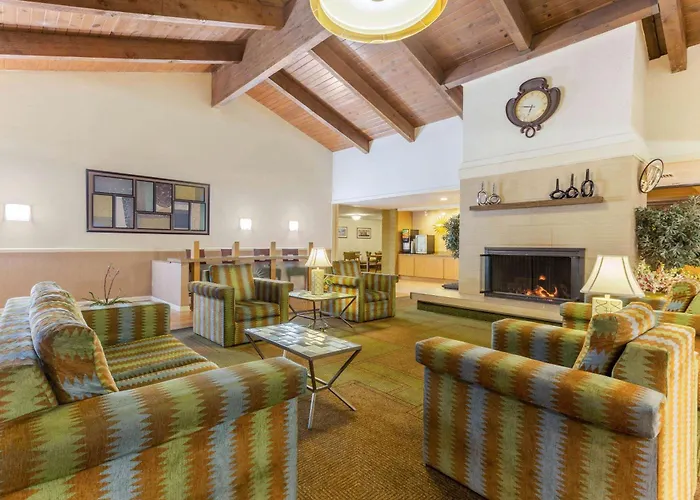 Redding Beach hotels