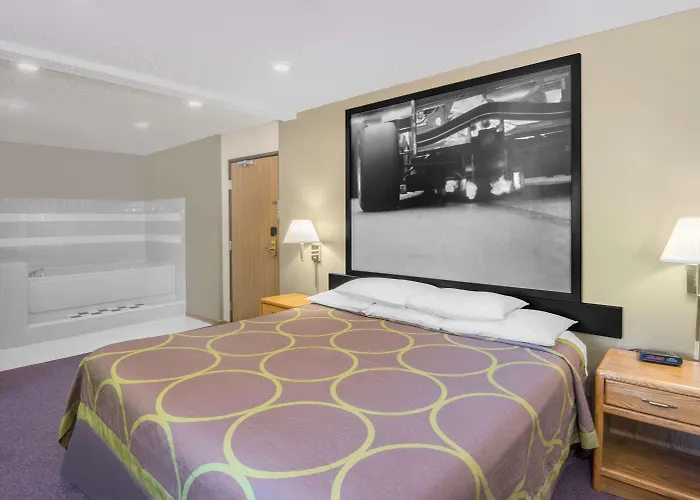 Knoxville hotels near National Sprint Car Hall of Fame and Museum