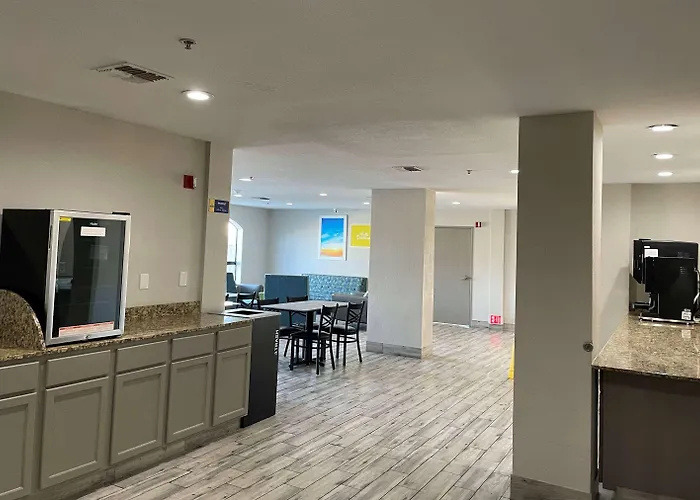 Garland hotels near Central Park