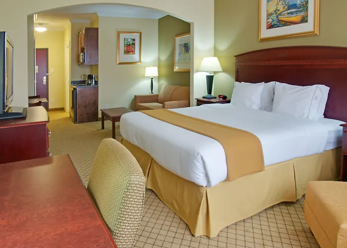 Winnie Beach hotels