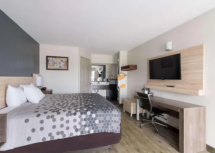 Greenville hotels near River Park North