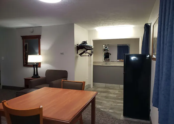 Grand Island hotels near Island Oasis Water Park