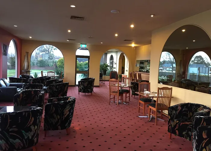 Ballarat Beach hotels