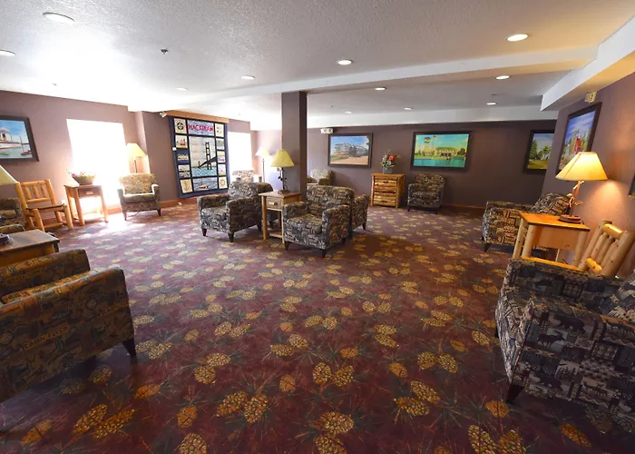 Mackinaw City hotels near Old Mackinac Point Lighthouse