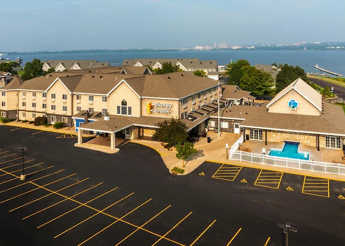 Peoria hotels near The Doug Oberhelman Caterpillar Visitors Center