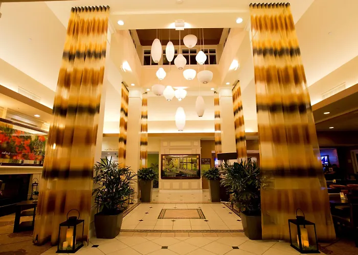 Oxnard hotels near The Murphy Auto Museum