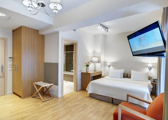 Piraeus Beach hotels
