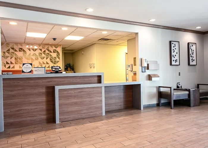 Lafayette hotels near Tropicanoe Cove