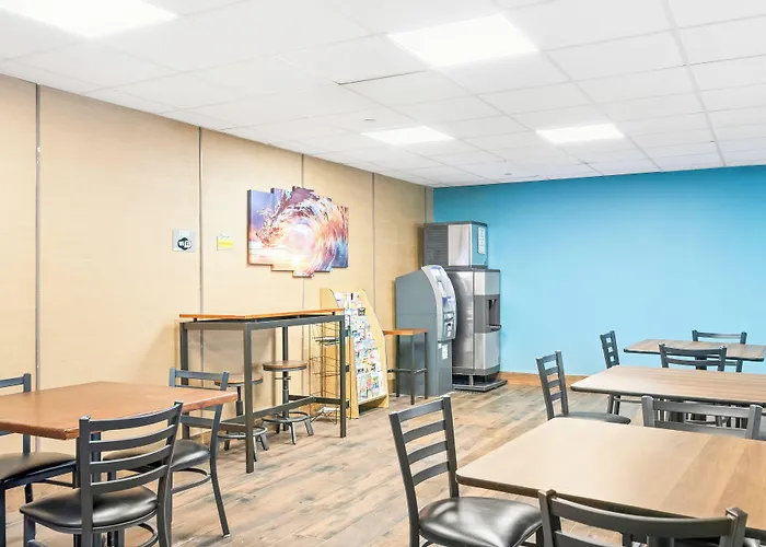 Wildwood hotels near Raging Waters Water Park