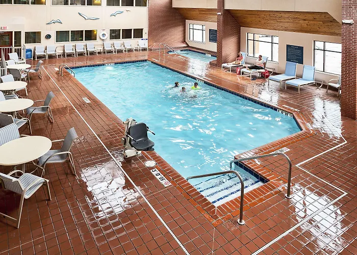Duluth hotels near Canal Park