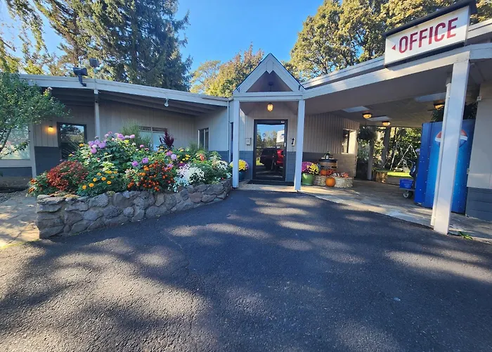 Hood River hotels near Port Marina Park