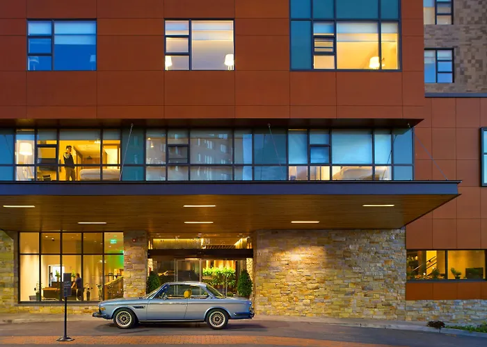 Burlington hotels near Echo Leahy Center for Lake Champlain