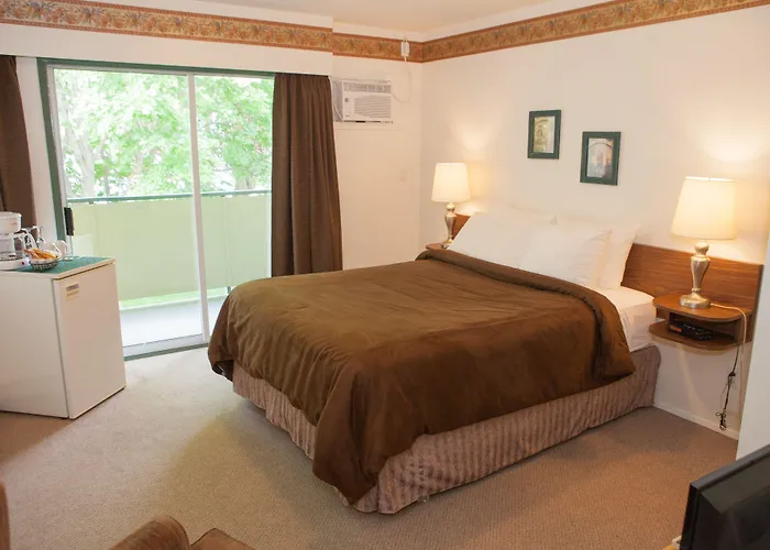Oliver Beach hotels