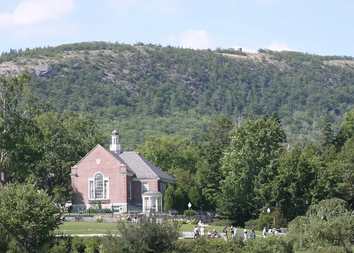 Camden hotels near Camden Hills State Park