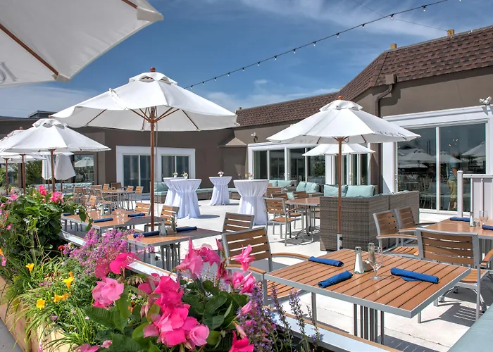 Avalon Beach hotels
