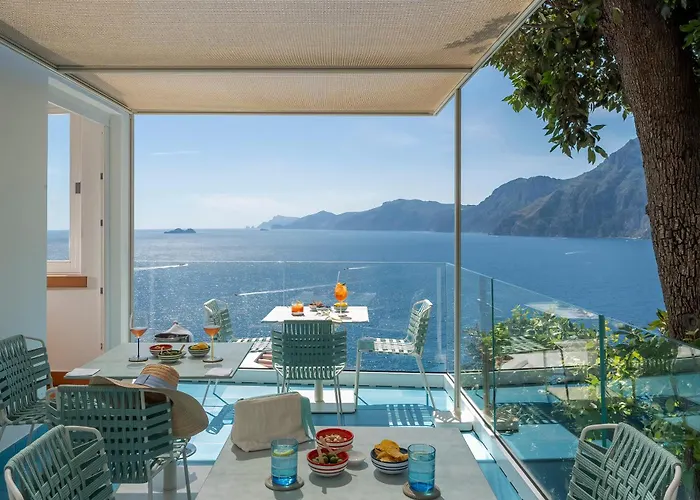 Praiano Beach hotels