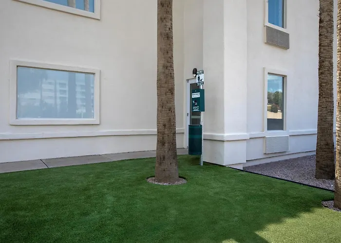 Scottsdale hotels near Phoenix Zoo