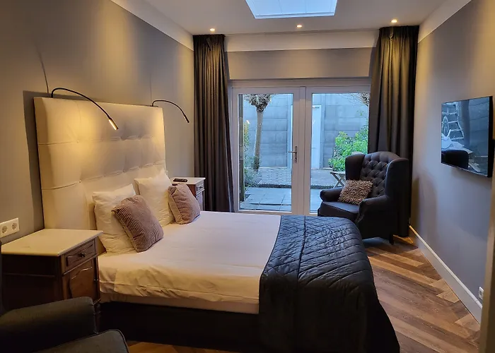 Leiden Beach hotels