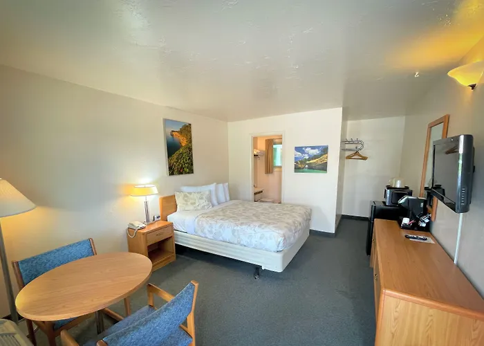 Munising hotels near Pictured Rocks National Lakeshore