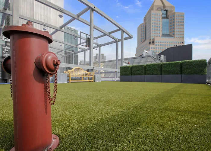 Pittsburgh hotels near PNC Park