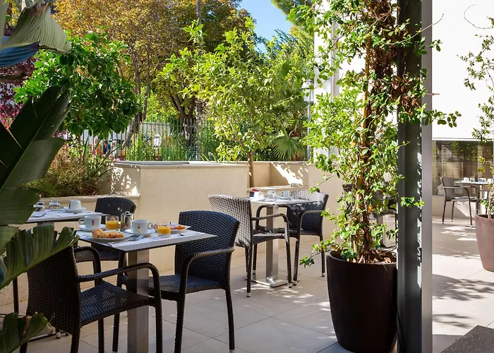 Cassis Beach hotels