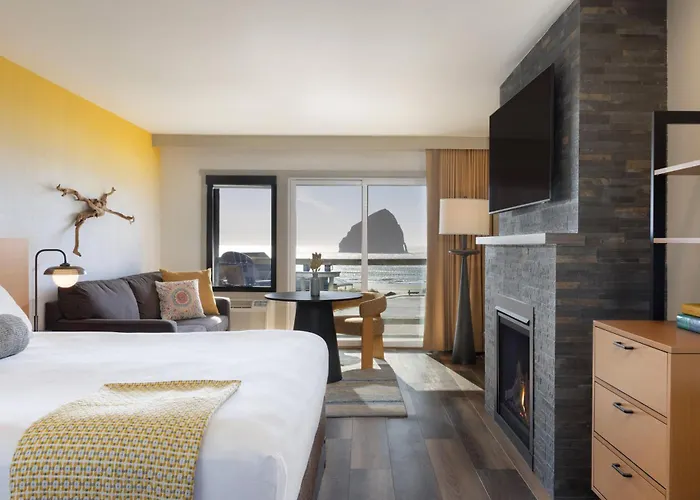 Pacific City Beach hotels