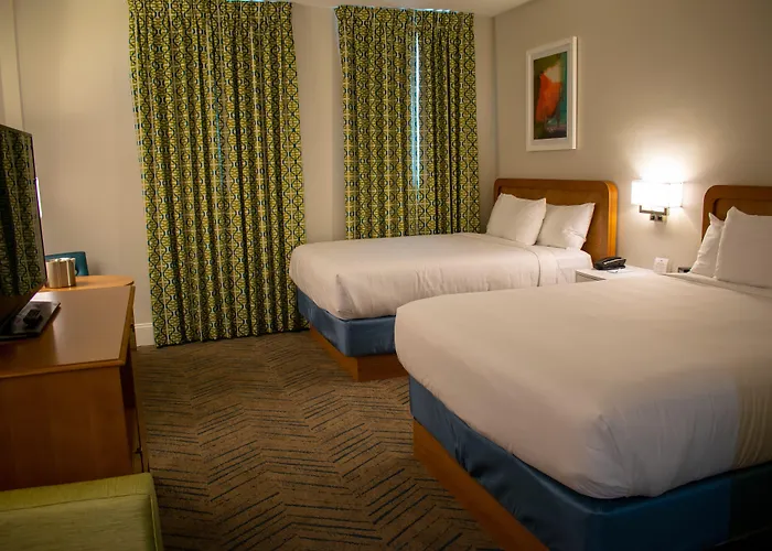 Gulfport hotels near Jones Park