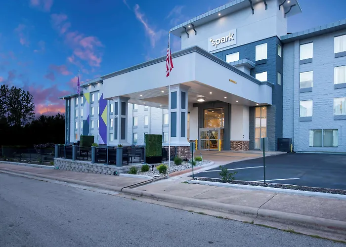 Branson hotels near Veterans Memorial Museum