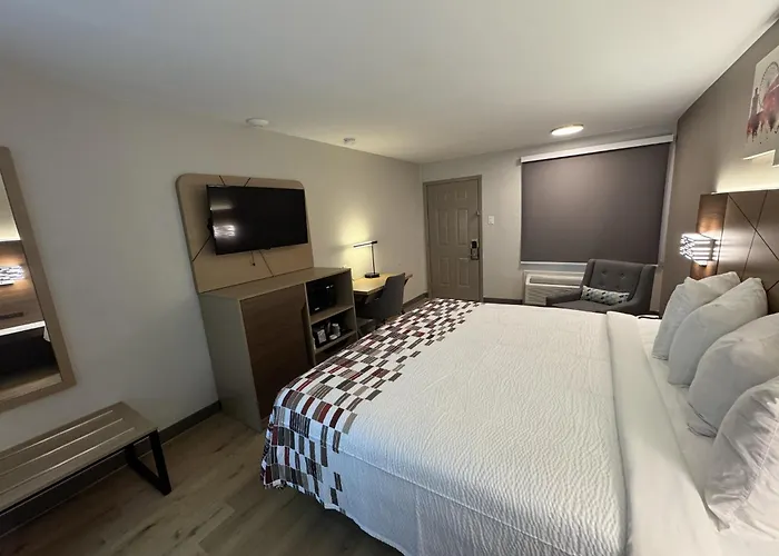 Arlington hotels near Six Flags Over Texas
