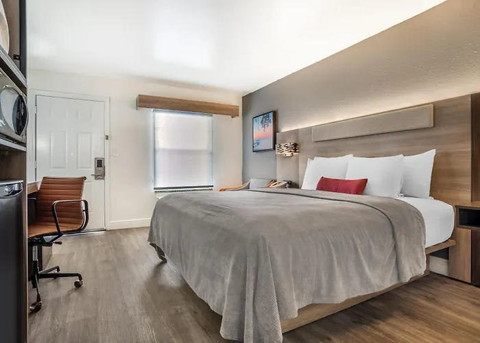 Fairhope Beach hotels