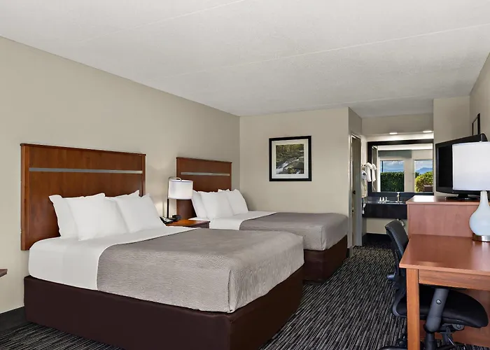Dandridge hotels near Tinsley-Bible Drugstore