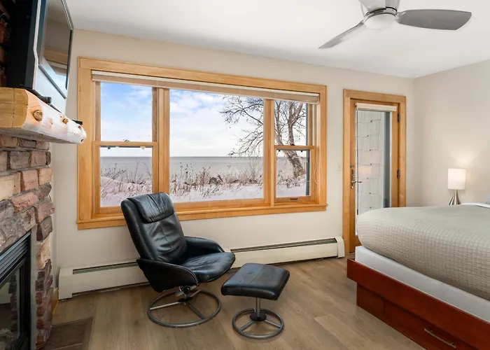 Grand Marais Hotels With Amazing Views