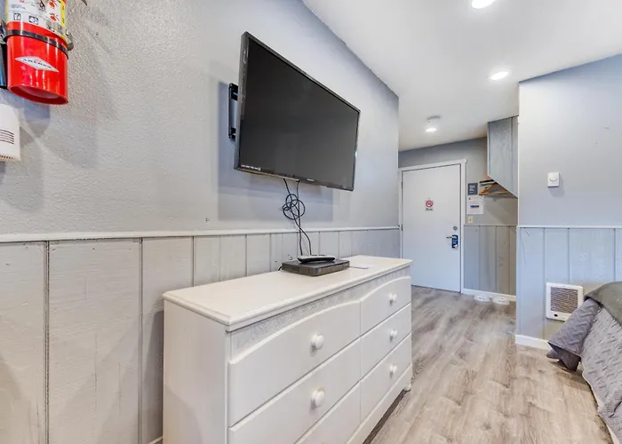 Rockaway Beach Hotels With Amazing Views
