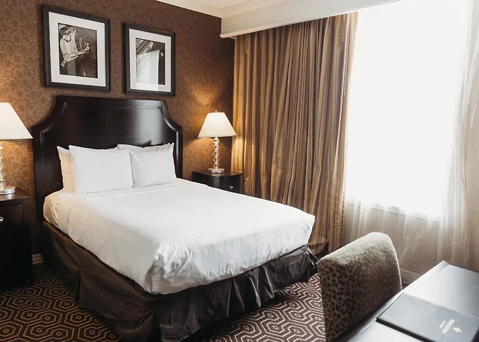 Dubuque hotels near National Mississippi River Museum and Aquarium