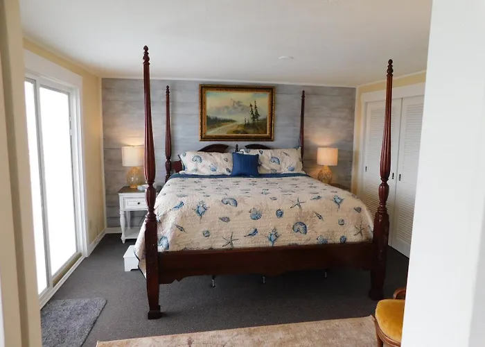 Homer hotels near Alaska Islands and Ocean Visitor Center