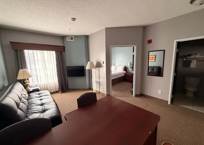 Mankato hotels near Riverfront Park