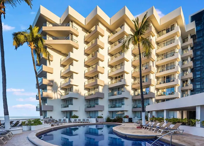 Mazatlan hotels near Mazatlan Aquarium