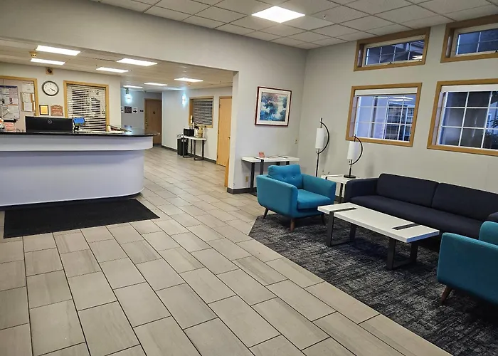 Marysville hotels near Evergreen Arboretum & Gardens