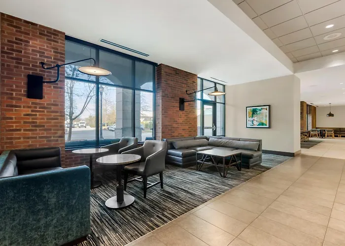 Florence hotels near Straw Hat Distillery