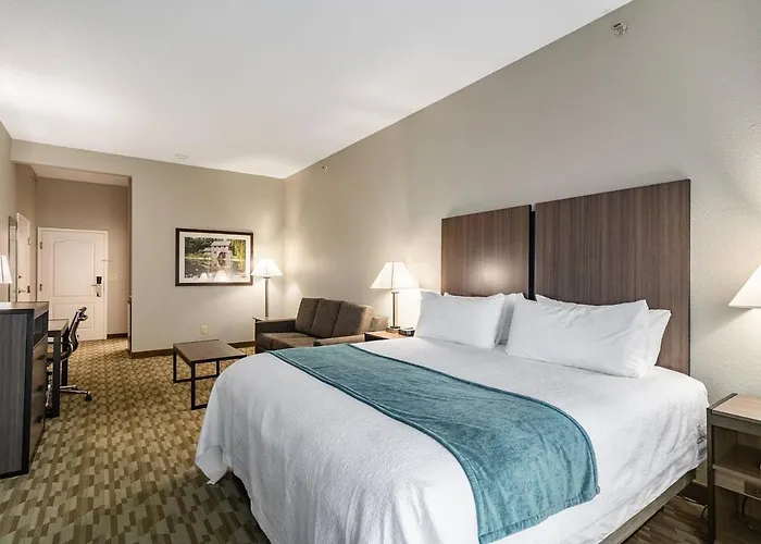 Rockford hotels near Anderson Japanese Gardens