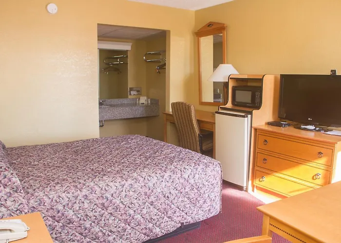 Ponca City hotels near Pioneer Woman State Museum