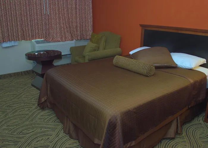 Portland hotels near Omsi